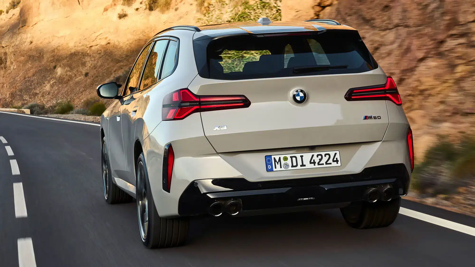 60-bmw-x3-m50-2024-rear-driving